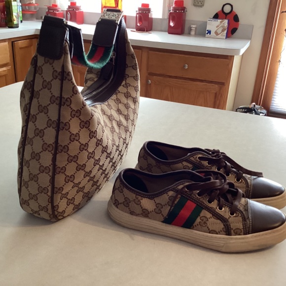 Gucci Handbags - Picture 5 of 12